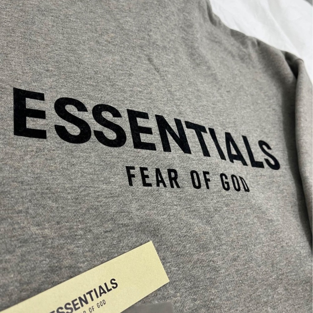 Brand new essentials hoodie comes with dust bag - Picture 4 of 4